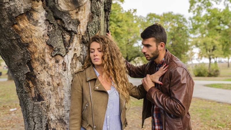 15 Obvious Signs A girl Shows When She Is Not Interested In You